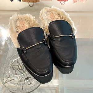 Black loafers with fur detail